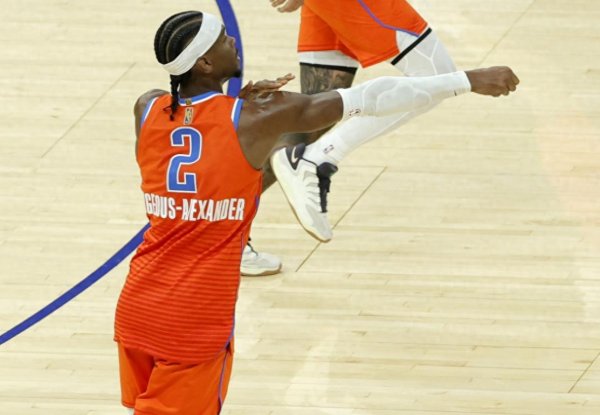 亚历山大你太狠了！这项79年NBA史无先例的记录，被你竣事了