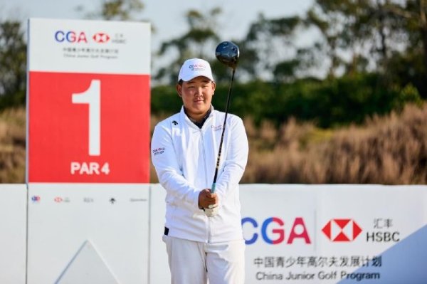汇丰青少年公开赛次日李政达、崔景涵6领跑男女A组