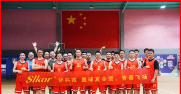 “你阿谁冠军奈何拿的，心里没数吗？”一句话让快船更衣室空气凝固，小卡哈登齐懵了，局势一触即发