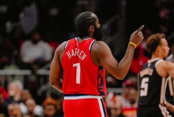 洛杉矶快船用一场大捷，给“老炮儿”保罗上了一堂冰冷的职场课