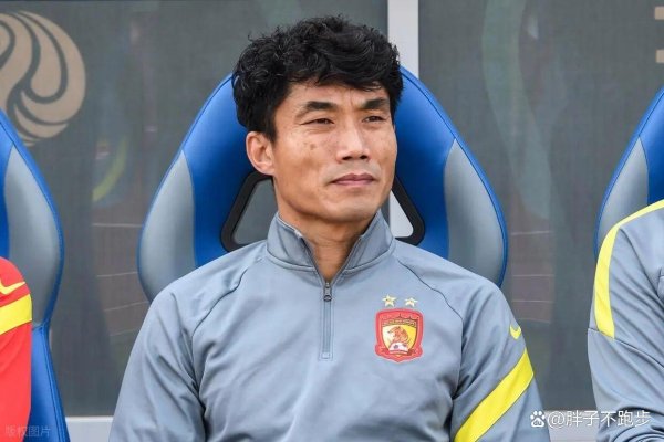 曾是海牛功勋队长，退役后为何却成青岛西海岸座上宾，难谈是郑智的接管