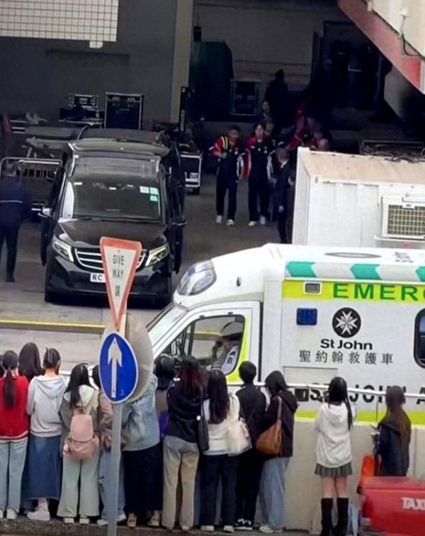 王楚钦伤退对持参赛，敌手送关爱，球迷关注健康