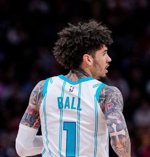 记者：猛龙已关联过拉梅洛-鲍尔，黄蜂思等全员健康后发扬再评估