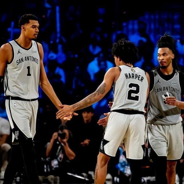 福克斯8中1榜眼替补飙24分，文班亚马15+8+4+4封盖，马刺大胜奇才