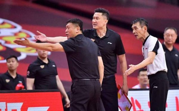 CBA又现致命漏判！广州遭裁判\＂绝杀\＂ 政策犯规不吹有暴力隐患？