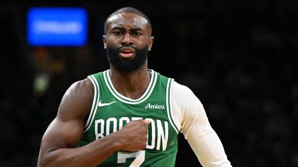 绝不宥恕，杰伦·布朗公开品评湖东谈主队勒布朗·詹姆斯老是假摔