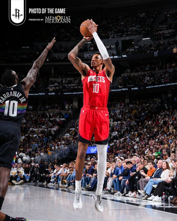 火箭官方: 小贾巴里·史小姐22+10两双力克掘金