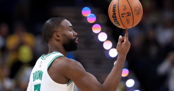 杰伦·布朗恶果与得分提高获盛赞