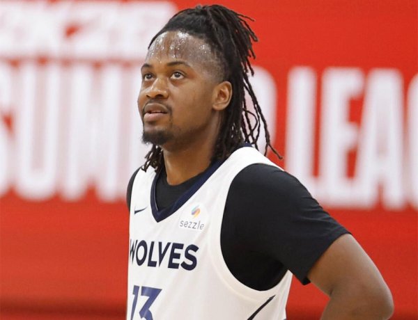 火箭一签一裁！刮彩票淘宝28+7后卫 3大事理让斯通有履历按兵不动