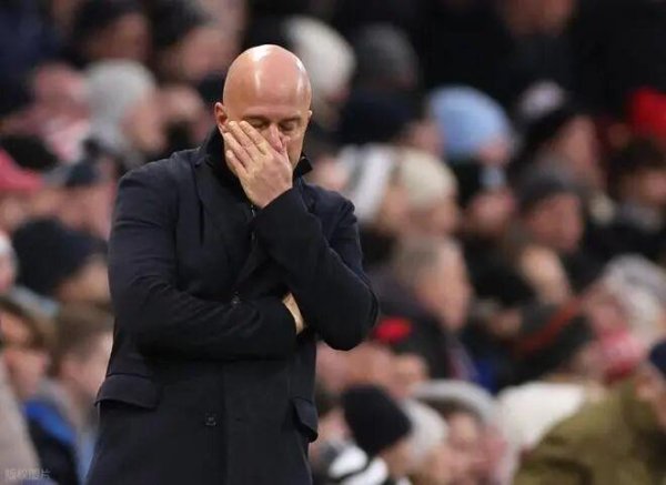 整宿回到解放前！斯洛特三大决议坑哭利物浦，34岁巨星仅仅背锅侠