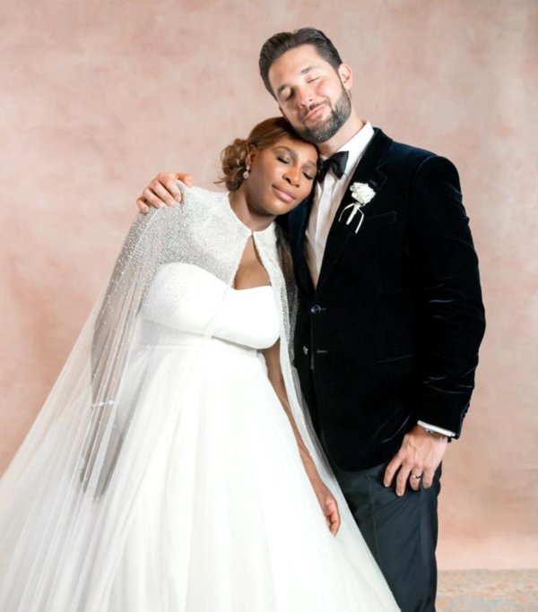 有爱!小威晒一家四口全家福,与白东说念主老公所生犬子仍现昭着黑东说念主特征