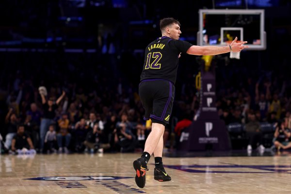 拉拉维亚：射中几个球的嗅觉太棒了 我只需要无间敬佩我方的投篮