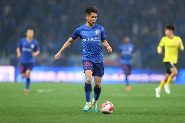 蹉跎多年！戴伟浚申花糊口仅出场29次，重伤一年没打比赛后离队