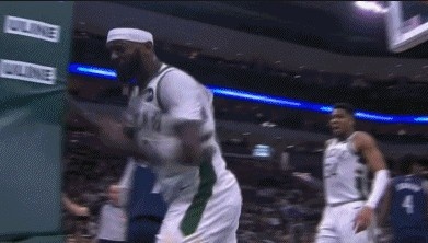 拳击手上线！波蒂斯上篮被切没吹犯规极端活气 一记重拳怒锤篮架