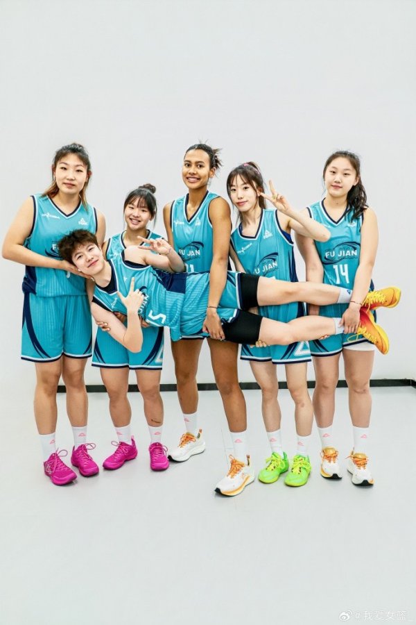 国青小将张紫玥 刘亚希 张鸣可 王慧紫 林心怡 杨蕊加盟福建女篮