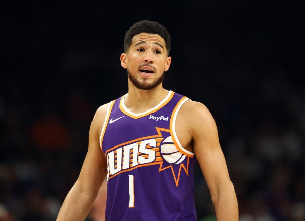 效果不太高！布克23中8拿到22分6板5助1断