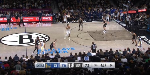 库里无视重视连得8分之后 篮网运转过半场无脑包夹😅