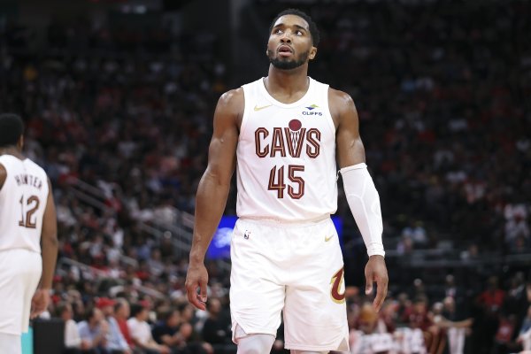 没找得手感！米切尔半场6中1仅拿5分2板5助1断