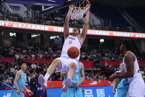 “我照旧一颗年青的螺丝钉”——宿将闫鹏飞甘当替补竖立球队