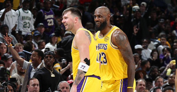 詹东各砍30分墨菲空砍42分 湖东谈主重要球胜鹈鹕